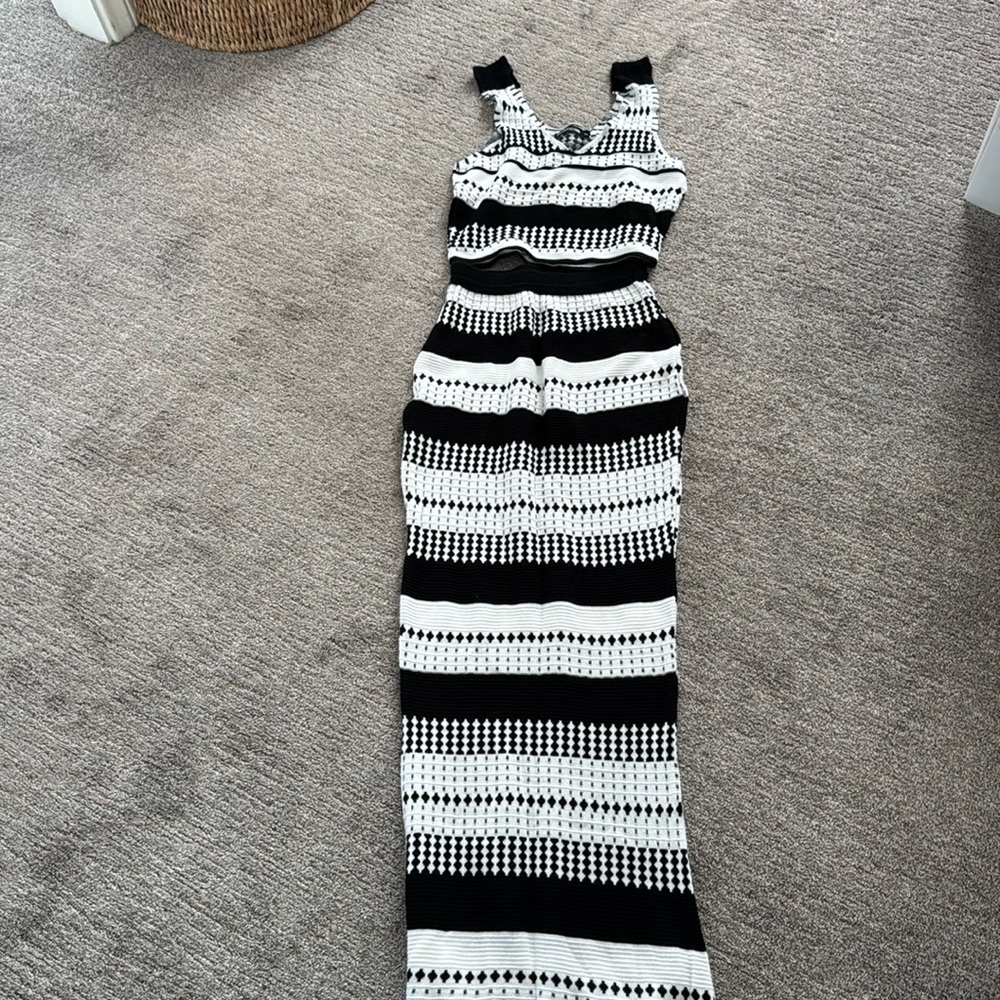 Brand new never been worn pretty little thing two piece maxi skirt set size XS